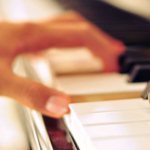 欧美18Vⅰdeos初次摘花
